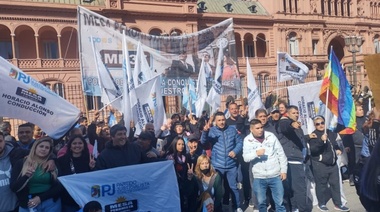 La mesa Peronista de Tres de Febrero en la plaza de Mayo