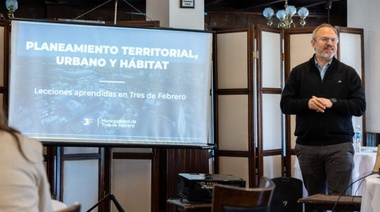 Valenzuela dio clases en la escuela de intendentes de Macri
