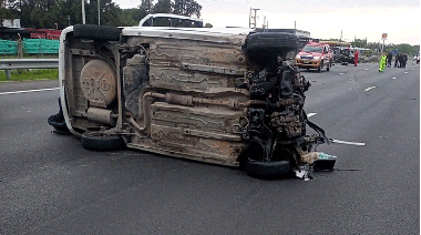 Un muerto y tres heridos en choque en Panamericana, altura Escobar