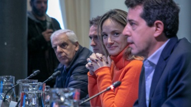 Malena Galmarini junto Wado de Pedro y Gabriel Katopodis presentaron el plan quinquenal de obras de mejora y expansión de los servicios 2024-2028 de AySA