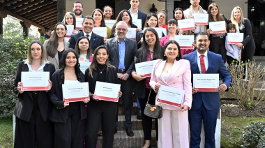 Julio Zamora entregó diplomas a residentes y jefes de residentes egresados del sistema de salud del Municipio de Tigre