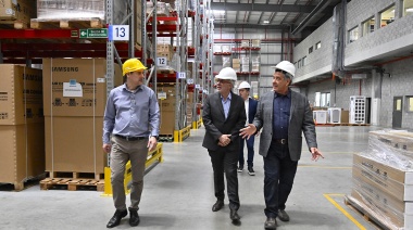 En Benavídez, Julio Zamora visitó la empresa Grupo Multi y conoció sus desarrollos en energía solar
