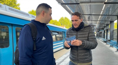 Katopodis hizo campaña en la estación San Martín de la línea Mitre y pidió "contrastar propuestas"
