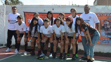 Las chicas de Pampero de Hurlingham festejaron el titulo en la Liga Infantil femenina de futbol del municipio
