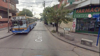 Una policía mató a un ladrón que quiso robarle mientras esperaba el colectivo en San Justo