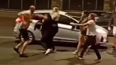 Le pegó trompadas a una mujer por una discusión de transito