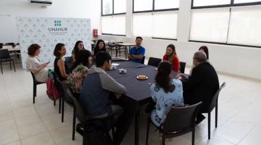 Reunión con estudiantes de intercambio en la UNAHUR