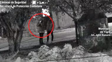 Las cámaras lo captaron en actitud sospechosa y fue interceptado por el COT: poseía un pedido de captura activo