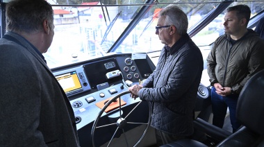 El intendente Julio Zamora acompañó la presentación de una nueva embarcación de Sturla Viajes