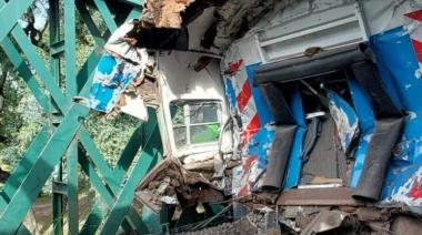Un tren de la línea San Martín chocó con otra formación y descarriló