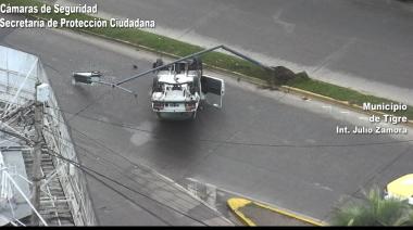 Alcoholizado, chocó y volcó en Troncos del Talar