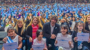 Juan Andreotti tomó la Promesa de lealtad a la Bandera a los alumnos de 4to grado de San Fernando