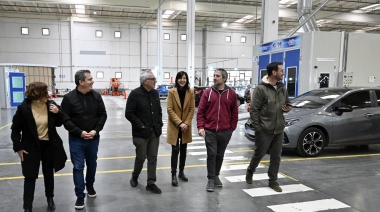 Julio Zamora visitó Kavak, la planta de compra y venta de automóviles usados en Troncos del Talar