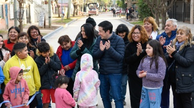 Leo Nardini inauguró el pavimento de la calle Ricardo Rojas, en la ciudad de Grand Bourg