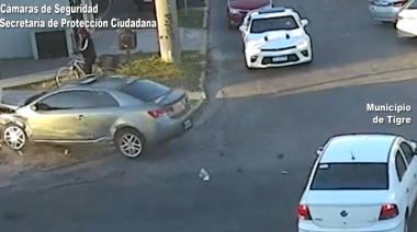 Accidente de tránsito en General Pacheco: chocaron dos autos y uno terminó impactando contra un semáforo