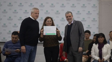 Jaime Perczyk entregó diplomas a la primera cohorte de la Escuela Secundaria Virtual para Personas Jóvenes y Adultas