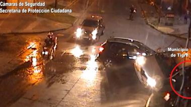 Un accidente de tránsito en Don Torcuato terminó con un automóvil semi volcado