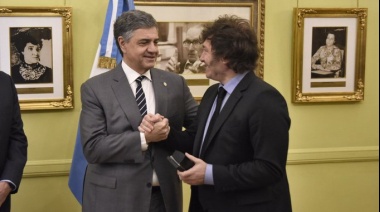 Milei firmó con Jorge Macri el traspaso de 31 líneas de colectivos