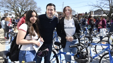 2.500 estudiantes secundarios de Malvinas Argentinas ya recibieron su bicicleta