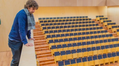 Juan Andreotti presentó las butacas que tendrá el Nuevo Teatro junto al Palacio Otamendi