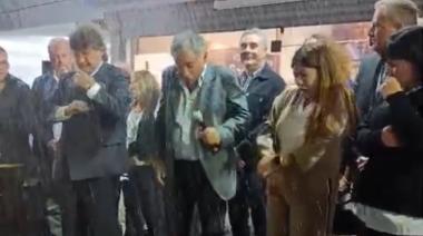 Con un baldazo de agua recibieron a Sebastián Pareja en San Martin
