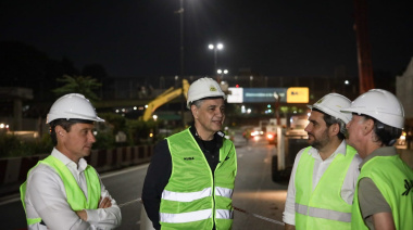 Dellepiane: montaron la segunda viga del nuevo puente y esta noche se cortará la autopista para instalar la última