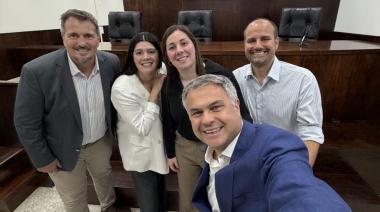 Jura de concejales, consejeros y brindis de finde año amarillo