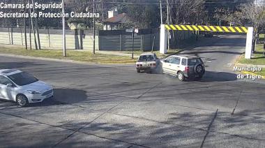 Operativo rescate en Ricardo Rojas tras un choque vehicular: una mujer quedó atrapada en su auto pero fue asistida rápidamente
