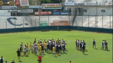 Pelea entre jugadores de Quilmes y Chacarita, en un partido amistoso