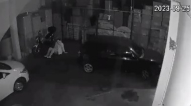 Ciudadela: Ingresó el auto al garage, dejó el portón abierto y los delincuentes aprovecharon para robarle