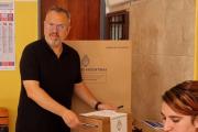Valenzuela votó en Tres de Febrero: “Cada voto es una expresión de libertad y compromiso con el futuro”