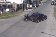 Imprudencia en General Pacheco: una moto embistió a una camioneta, el conductor salió despedido y golpeó contra el asfalto