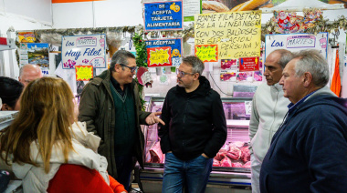 Valenzuela recorrió barrios y comercios de Hurlingham: “Cobran muchos impuestos que no vuelven en obras