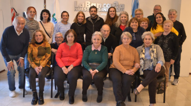 Almuerzo, juegos y merienda: La Bancaria reunió a sus jubilados en San Martín