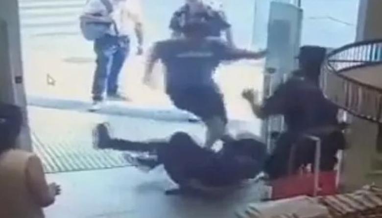 Un hombre fue detenido tras patear en el piso a una policía de la Ciudad en Recoleta