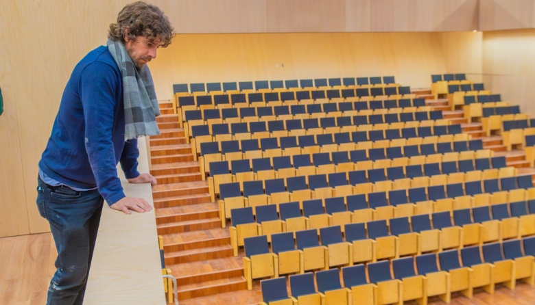 Juan Andreotti presentó las butacas que tendrá el Nuevo Teatro junto al Palacio Otamendi