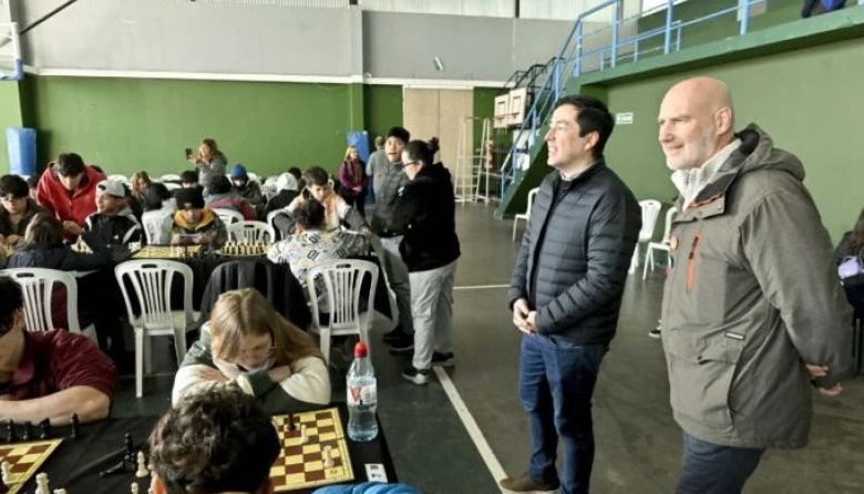 Nardini acompañó el encuentro masivo de ajedrez escolar en Villa de Mayo