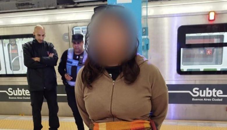 Cuatro pungas detenidos en la línea A con 14 celulares robados en su poder
