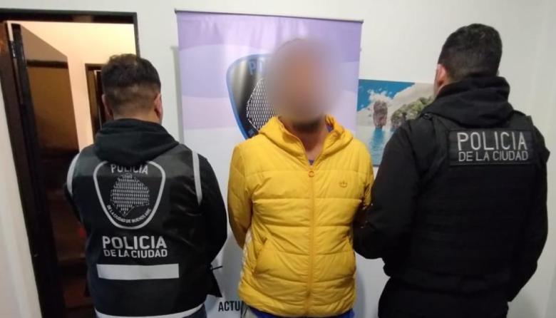 Allanan a la barra de All Boys por los actos antisemitas contra Atlanta y secuestran una máscara, ropas y una bandera palestina