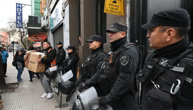 La Policía de la Ciudad desalojó un hotel clausurado hace 9 años que fue tomado en Constitución