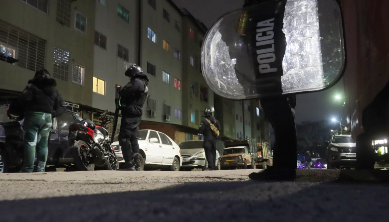 Mega operativo antinarco contra los "herederos de Dumbo" en los Barrios Mugica, Zavaleta, Inta y 1.11.14. 30 allanamientos y 20 detenidos