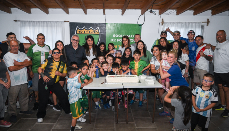 Junto a la comunidad, Julio Zamora compartió el 37° aniversario de la Sociedad de Fomento Los Tábanos