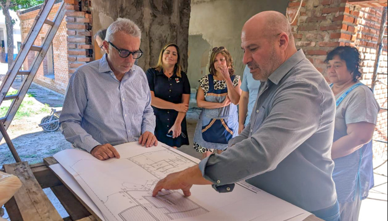 Infraestructura escolar: Julio Zamora supervisó los trabajos de ampliación en el Jardín de Infantes N°935 de Troncos del Talar