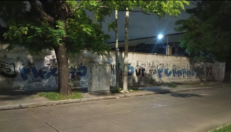 Misteriosas pintadas del PJ en Tres de Febrero: ¿señal de interna rumbo a 2026?