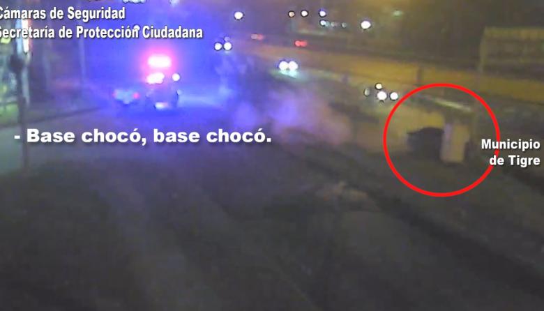 Un malviviente protagonizó una intensa fuga a alta velocidad y fue detenido por la Policía luego de un impactante vuelco