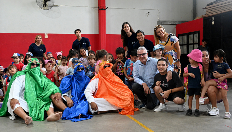 Julio Zamora visitó la colonia de verano en Troncos del Talar