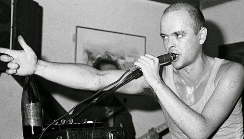 Buenos Aires homenajea a Luca Prodan con una escultura en el espacio público