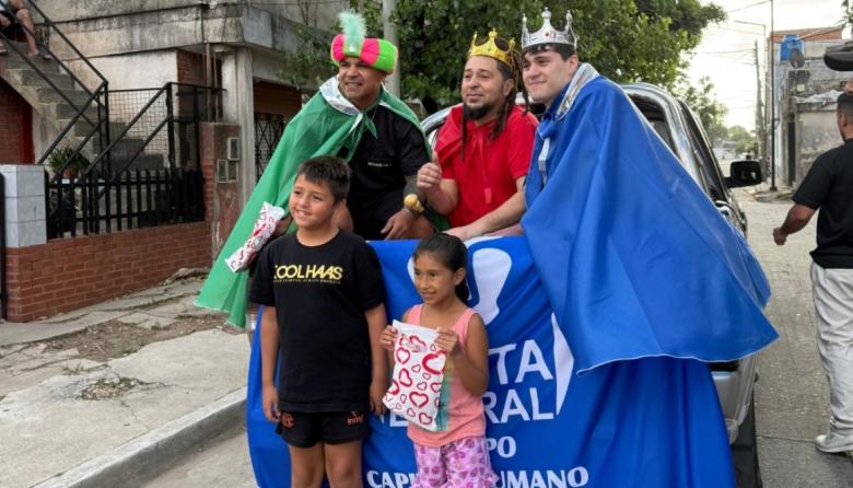 Somos Libertarios y el Rasta Liberal llevaron los reyes a barrio Derqui