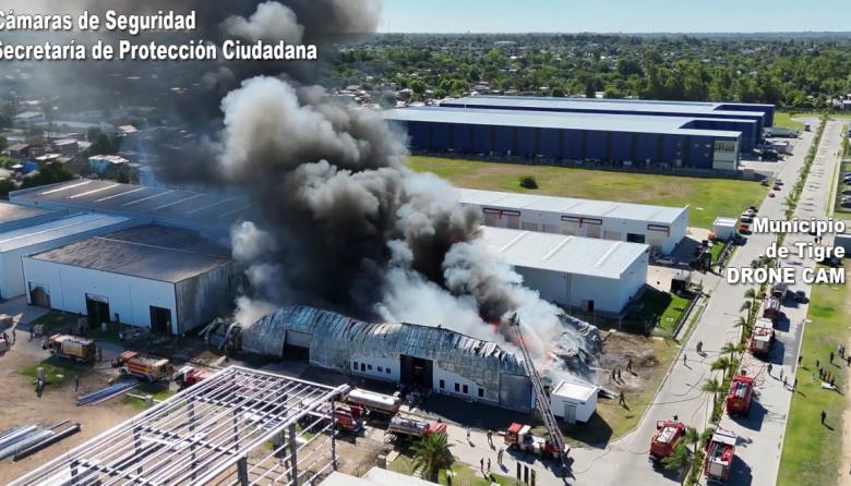 Impactante incendio en el predio de Norlog y rápida respuesta del sistema de Protección Ciudadana de Tigre