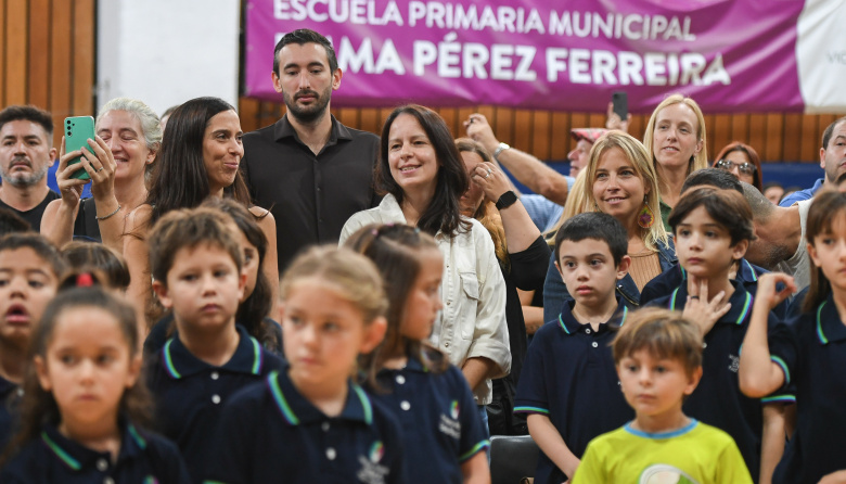 Soledad Martínez acompañó el inicio de clases en la escuela Emma Pérez Ferreira de Vicente López